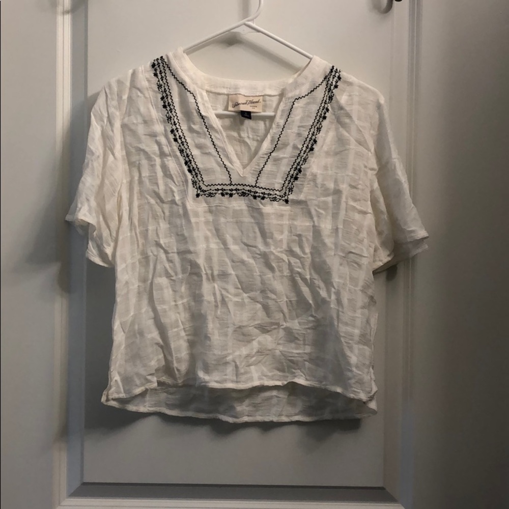 White short sleeve shirt